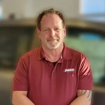 Staff member Scott Ellison from ID_33bae40aa98a