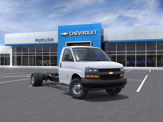 Summit White 2025 Chevrolet Express Chassis 4500 Cutaway 177 Van Rear-Wheel Drive Automatic