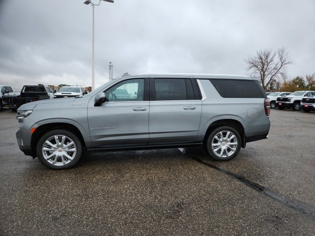 2024 Chevrolet Suburban High Country photo 4