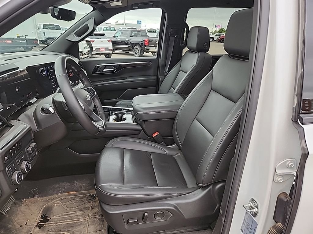 2025 Chevrolet Suburban Z71 - Photo 45