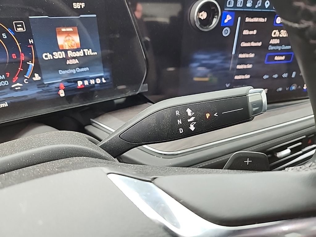 2025 Chevrolet Suburban Z71 - Photo 13