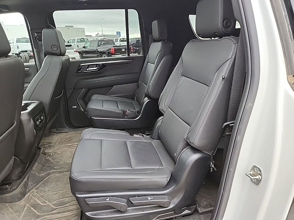2025 Chevrolet Suburban Z71 - Photo 48