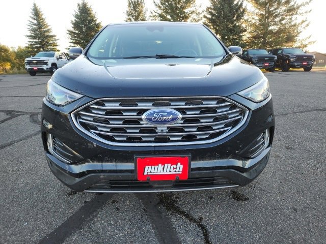 2019 Ford Edge Titanium photo 2
