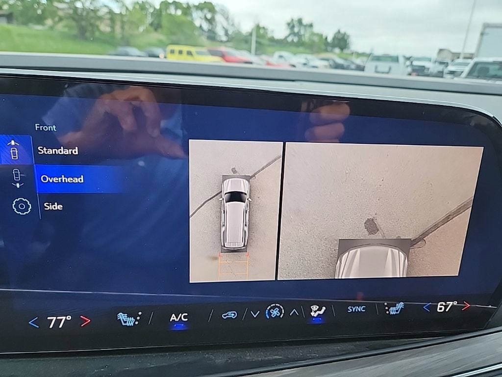 2025 Chevrolet Suburban Z71 - Photo 31