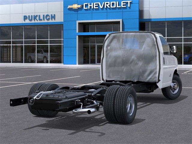 2025 Chevrolet Express Cutaway Van photo 4