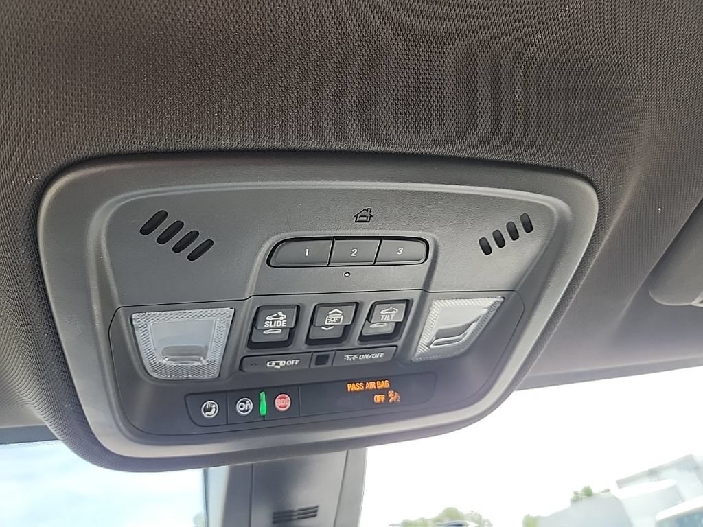 2023 Chevrolet Traverse Premier - Photo 17