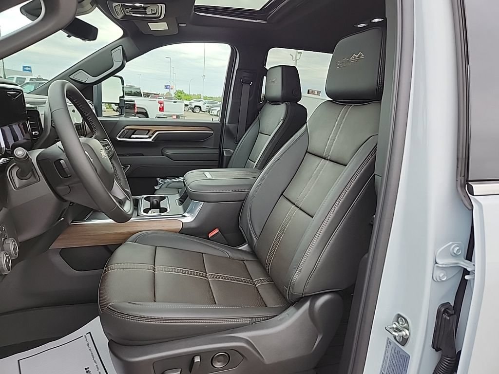 2026 Chevrolet Silverado 2500 HD High Country - Photo 44