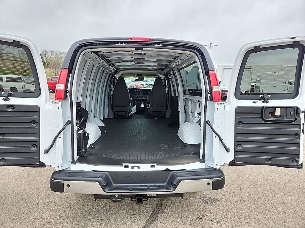 2026 Chevrolet Express Cargo Work Van - Photo 27