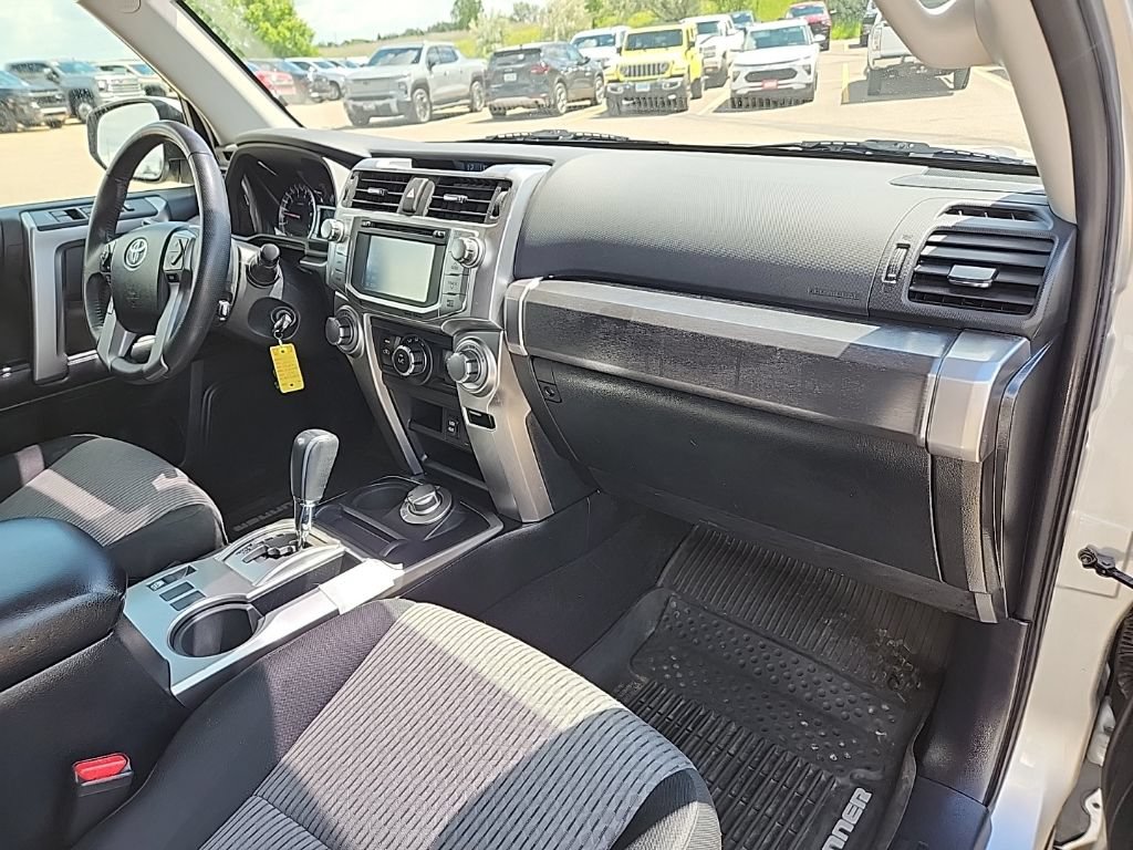 2019 Toyota 4Runner SR5 - Photo 38
