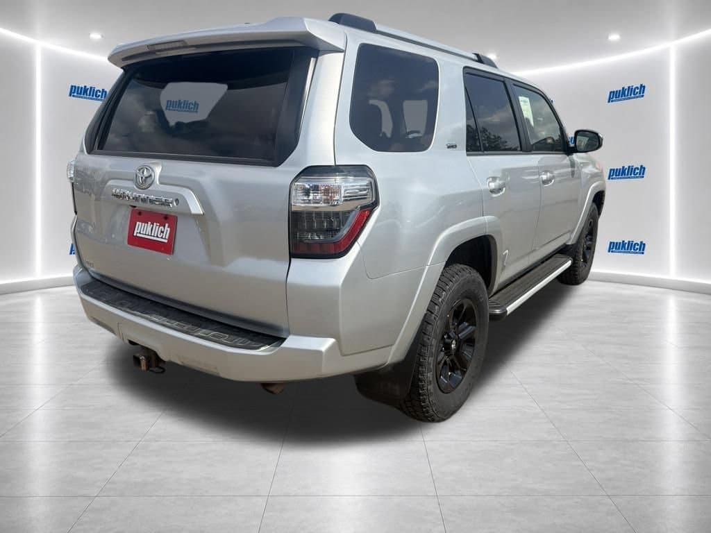 2019 Toyota 4Runner SR5 - Photo 5