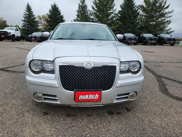 2010 Chrysler 300 photo 2