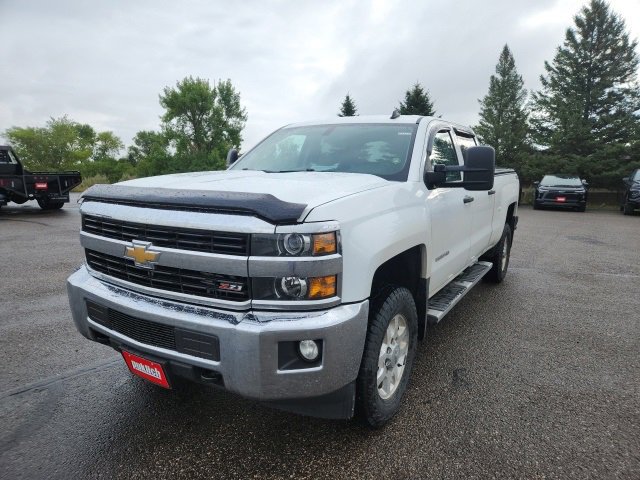 2015 Chevrolet Silverado 2500HD LT photo 3