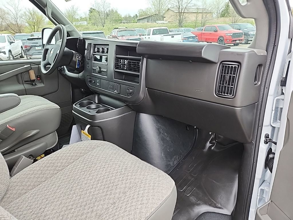 2026 Chevrolet Express Cargo Work Van - Photo 35