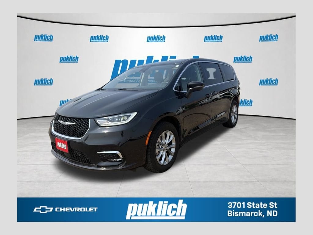 2023 Chrysler Pacifica Touring L AWD's photo