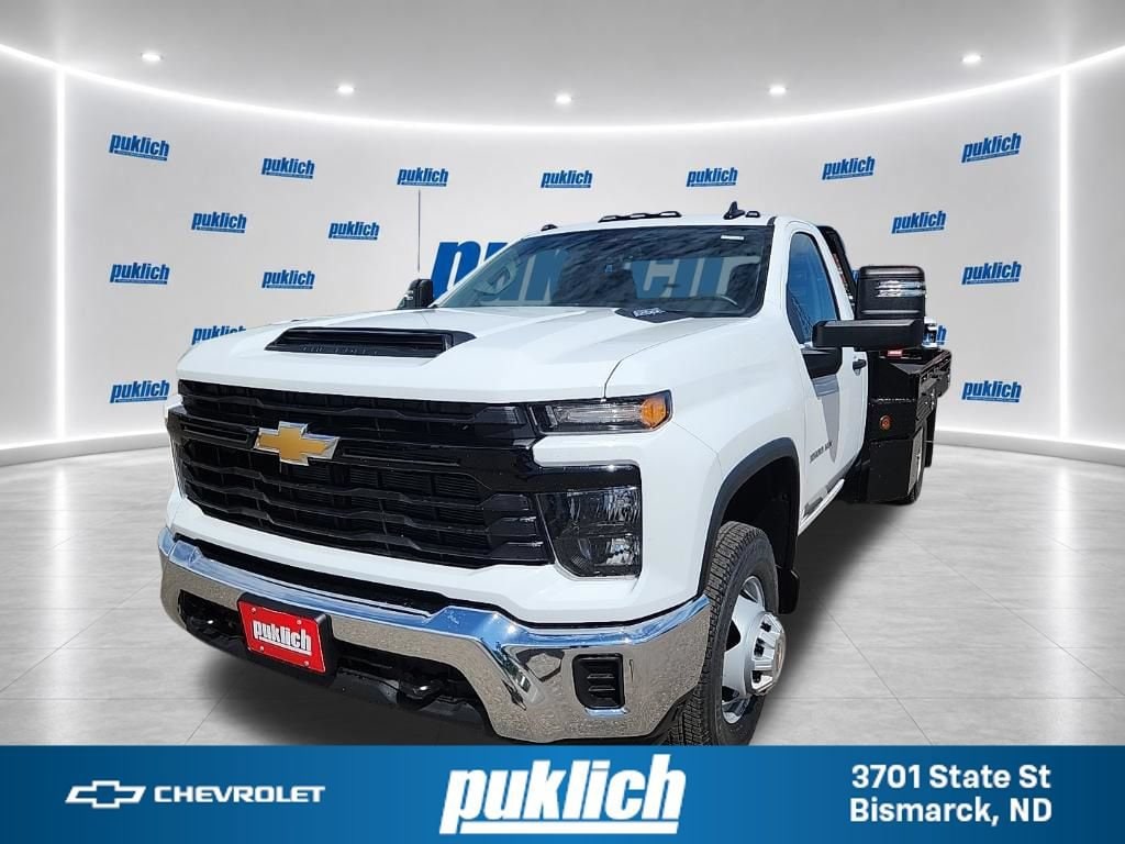 Summit White 2026 Chevrolet Silverado 3500HD Chassis Pickup Truck Four-Wheel Drive Automatic