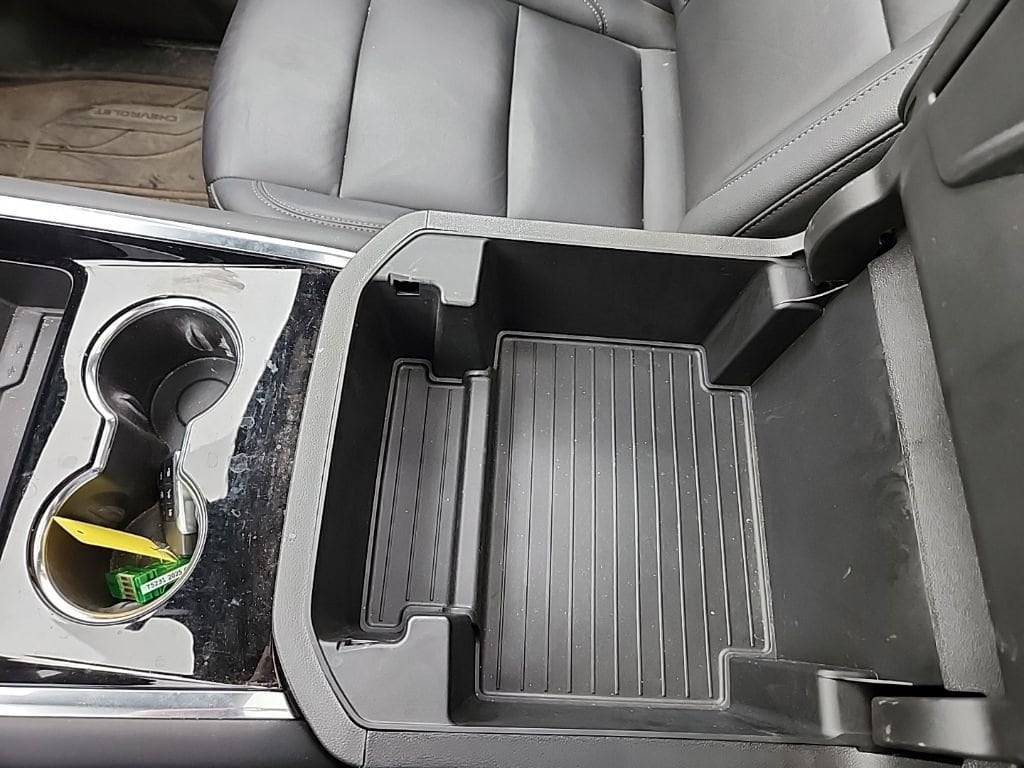 2025 Chevrolet Suburban Z71 - Photo 38