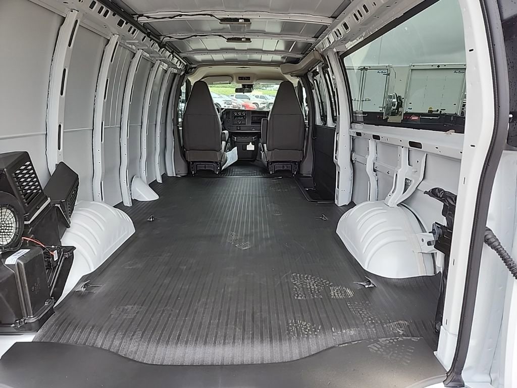2026 Chevrolet Express Cargo Work Van - Photo 28
