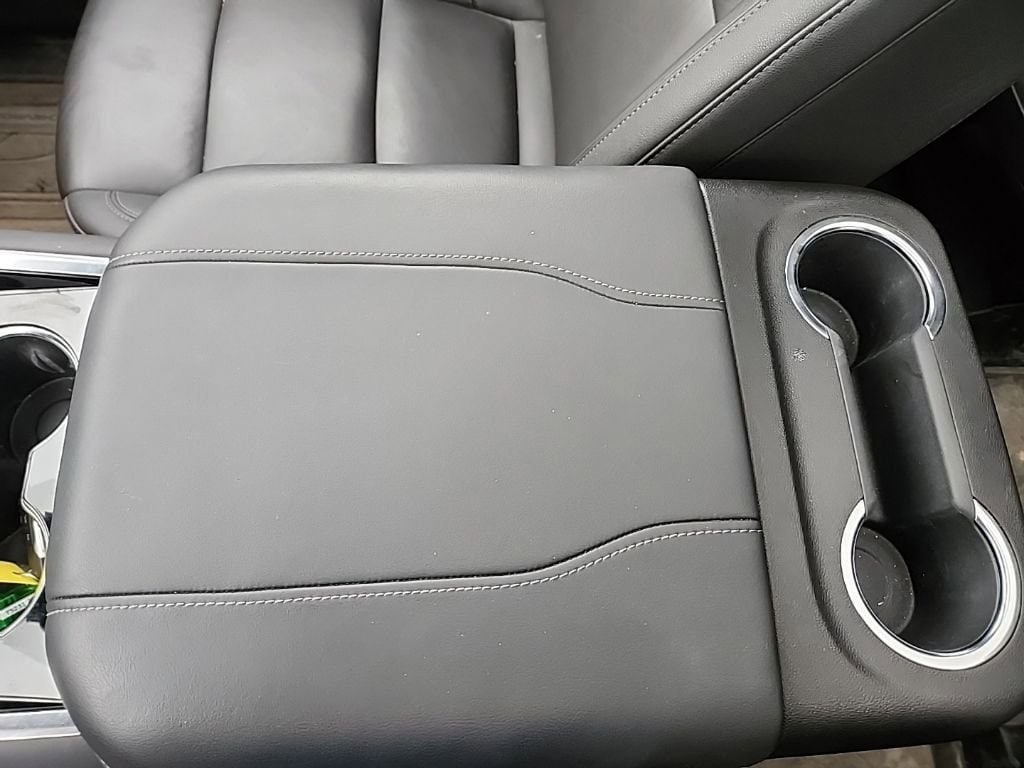 2025 Chevrolet Suburban Z71 - Photo 37