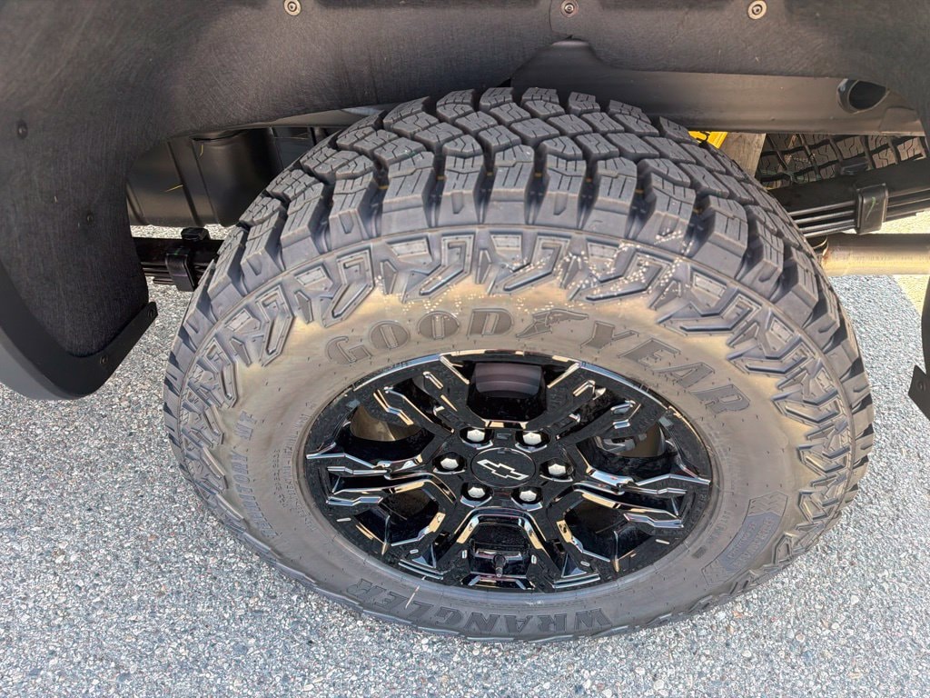 2026 Chevrolet Silverado 1500 ZR2 - Photo 40