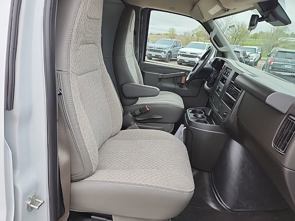 2026 Chevrolet Express Cargo Work Van - Photo 34