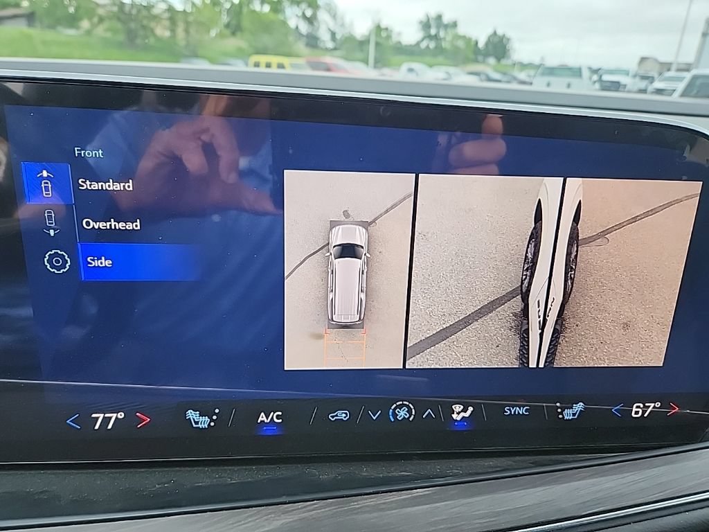 2025 Chevrolet Suburban Z71 - Photo 32