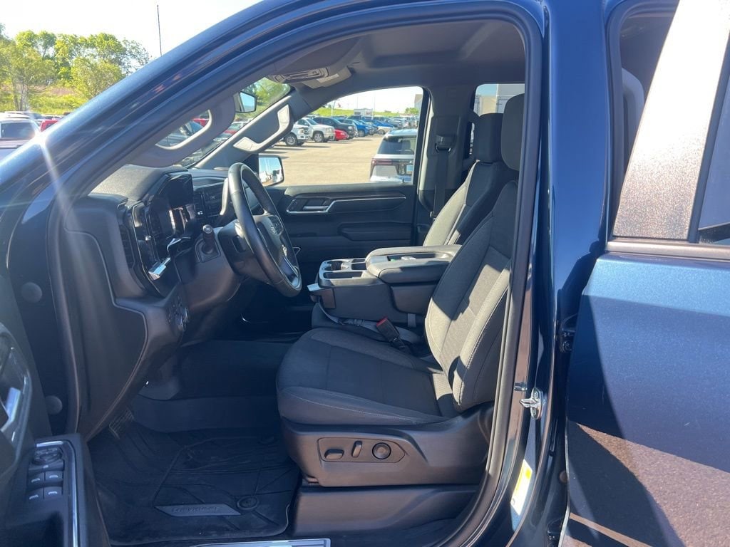 2023 Chevrolet Silverado 1500 LT - Photo 24