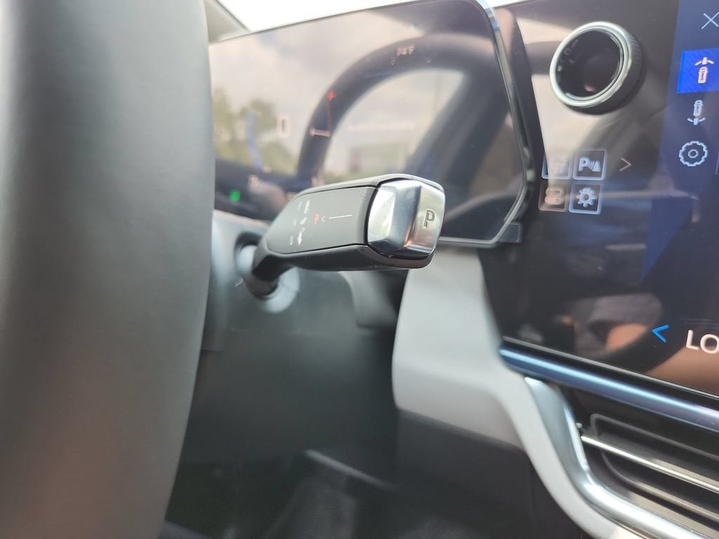 2025 Chevrolet Equinox EV LT - Photo 24