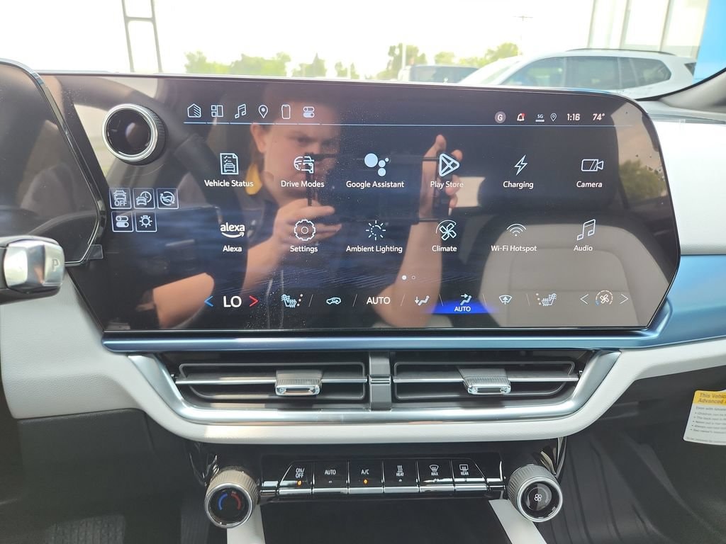 2025 Chevrolet Equinox EV LT - Photo 21
