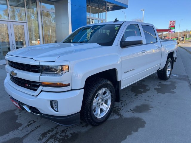 2018 Chevrolet Silverado 1500 LT photo 2