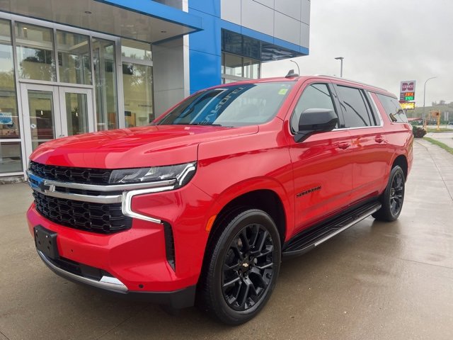 2023 Chevrolet Suburban LS photo 2
