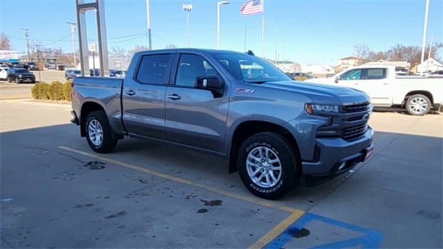 Used 2020 Chevrolet Silverado 1500 RST with VIN 1GCUYEEL0LZ221205 for sale in Valley City, ND