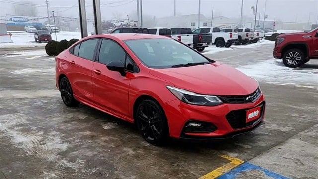 Used 2018 Chevrolet Cruze LT with VIN 1G1BE5SM0J7217945 for sale in Valley City, ND