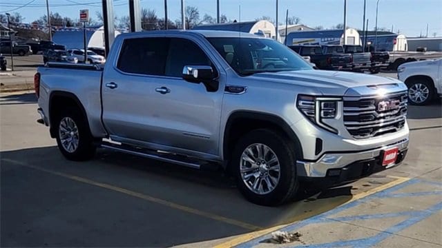 Used 2022 GMC Sierra 1500 SLT with VIN 3GTUUDEL8NG566197 for sale in Valley City, ND