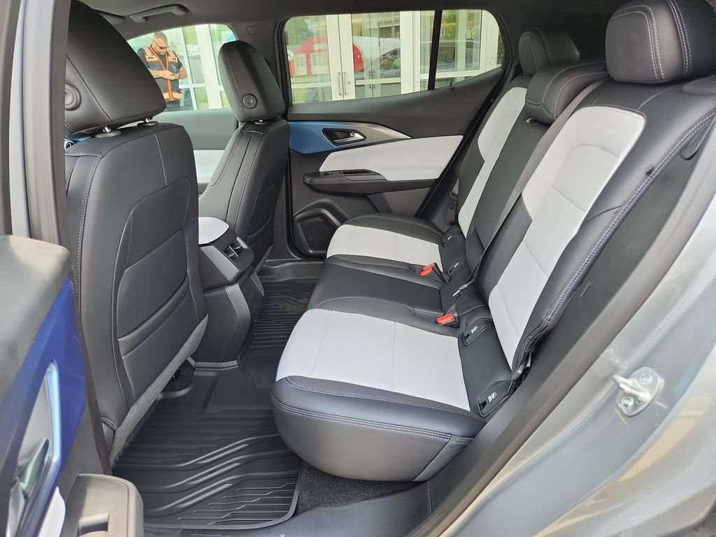2025 Chevrolet Equinox EV LT - Photo 26