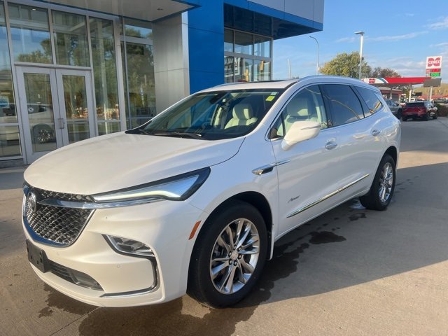 2022 Buick Enclave Avenir photo 2