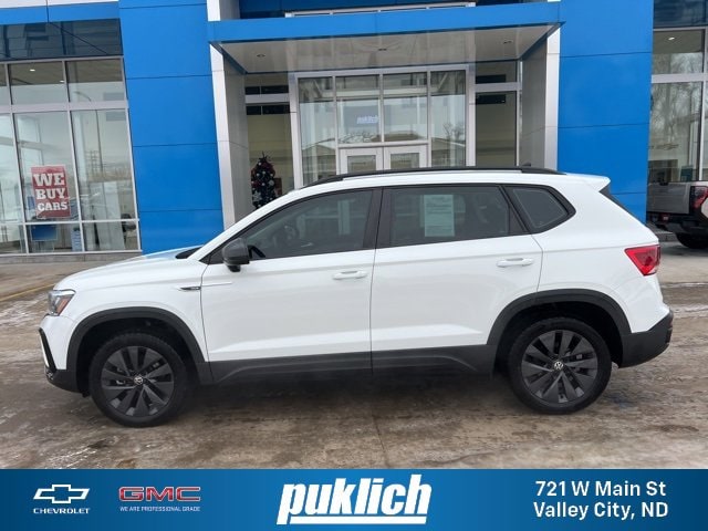 2022 Volkswagen Taos S's photo
