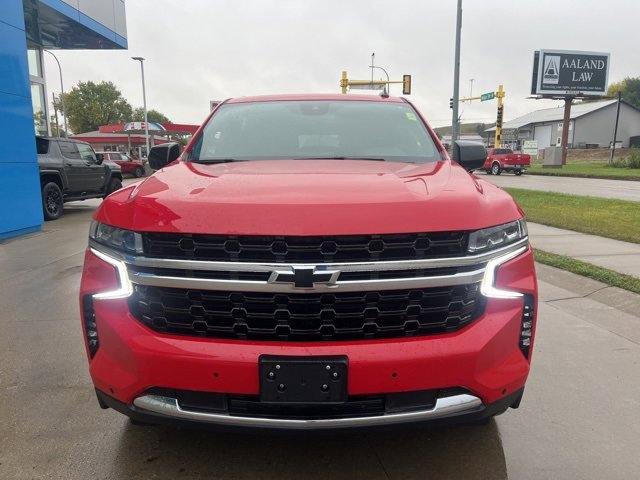 2023 Chevrolet Suburban LS photo 3