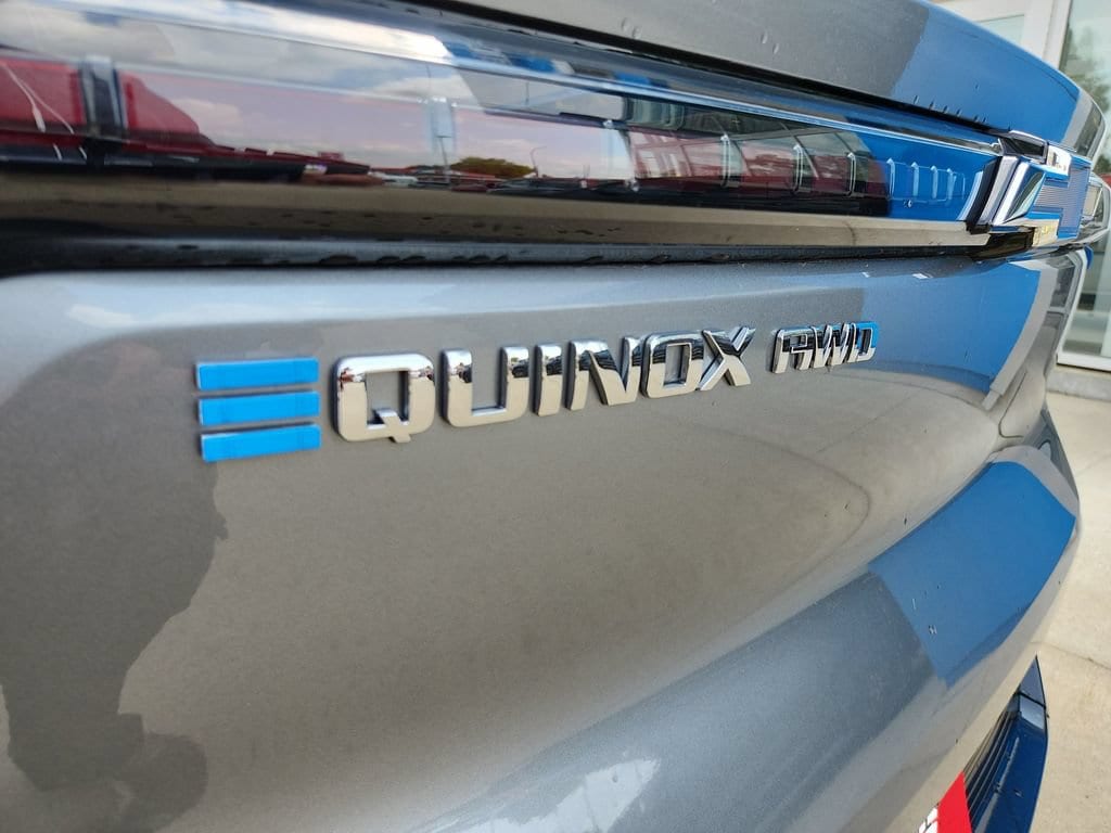 2025 Chevrolet Equinox EV LT - Photo 25