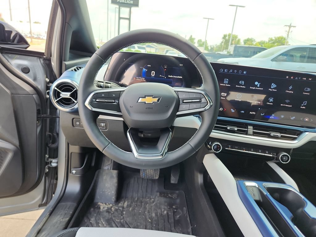 2025 Chevrolet Equinox EV LT - Photo 16