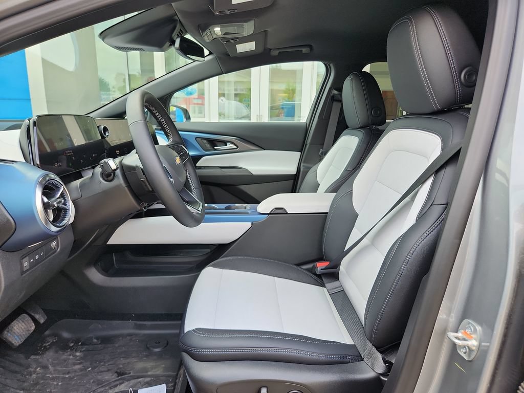 2025 Chevrolet Equinox EV LT - Photo 12