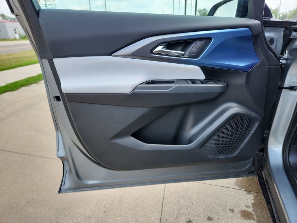 2025 Chevrolet Equinox EV LT - Photo 13