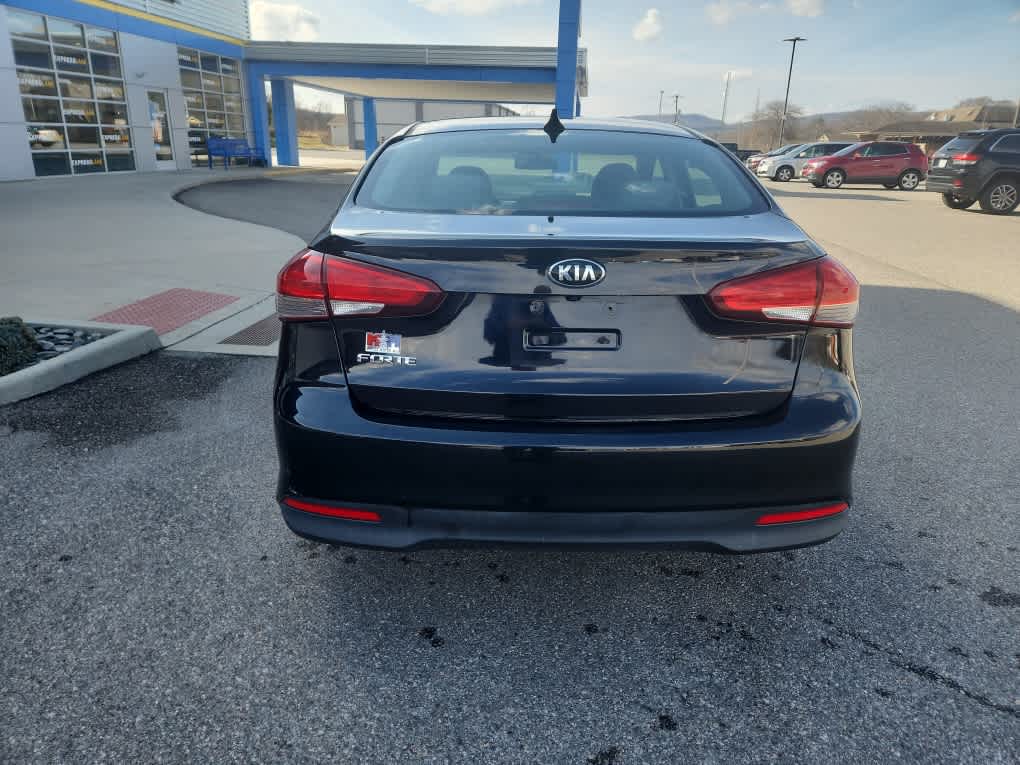 2017 Kia Forte LX photo 3
