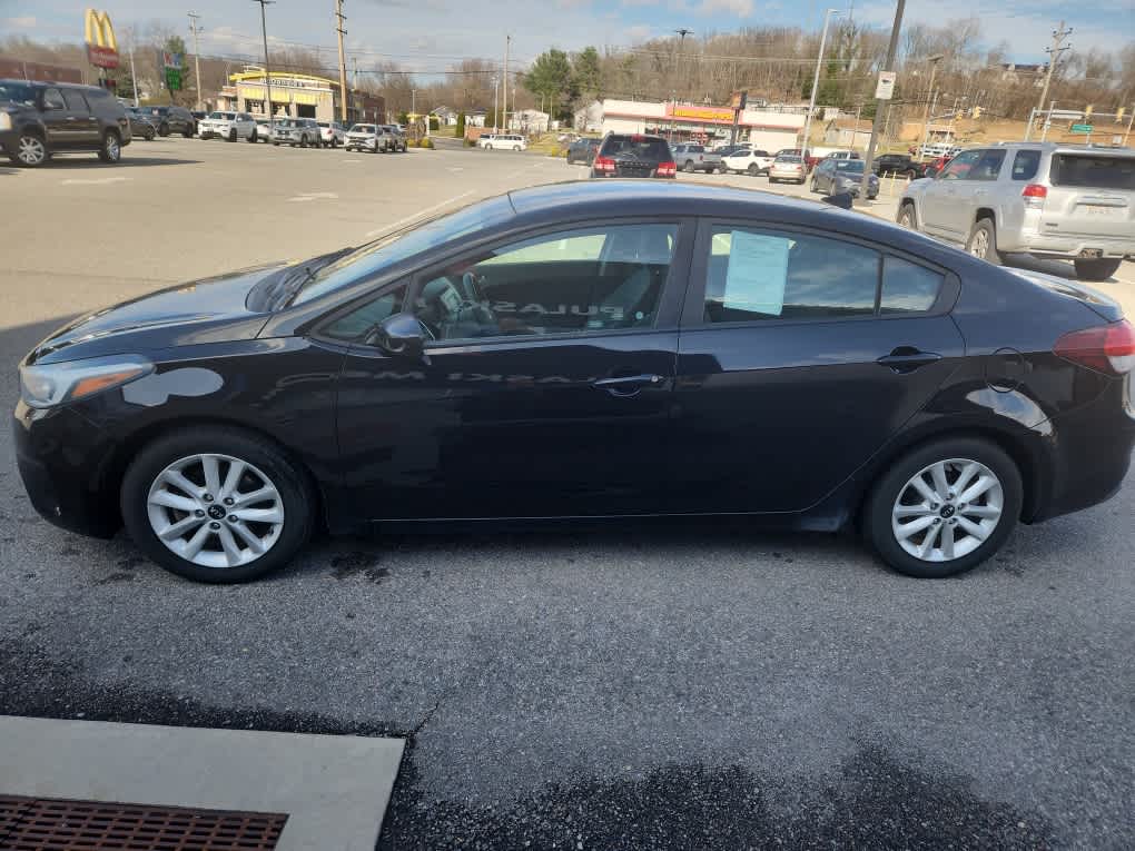 2017 Kia Forte LX photo 2