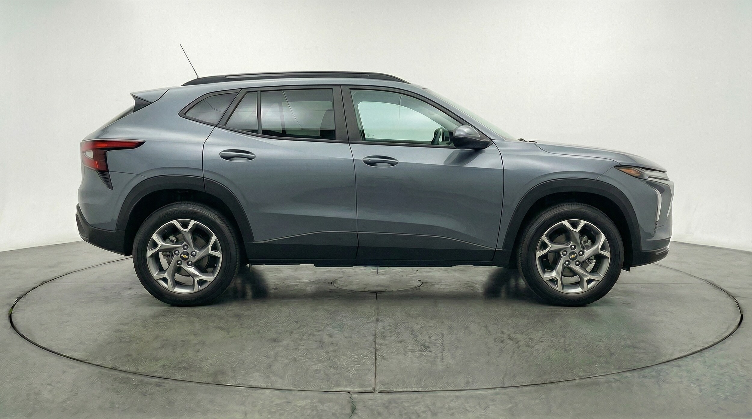 Thumbnail: 2025 Chevrolet Trax - 8