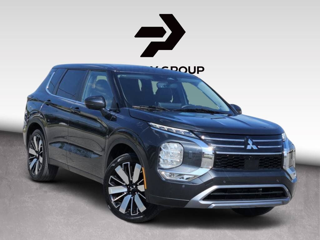 Used 2025 Mitsubishi Outlander SE SUV