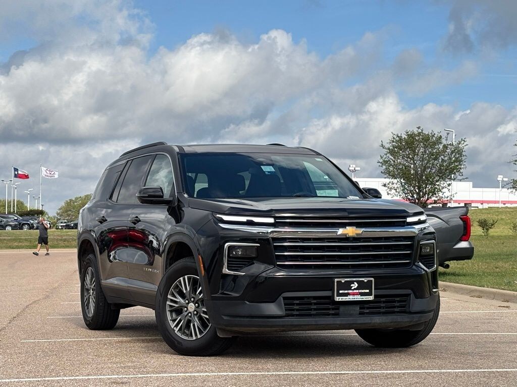 Used 2024 Chevrolet Traverse LT SUV