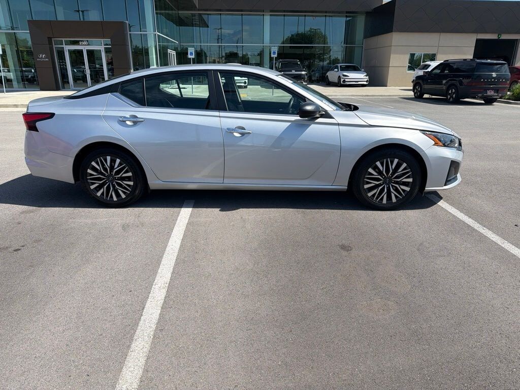 Used 2024 Nissan Altima 2.5 SV Sedan