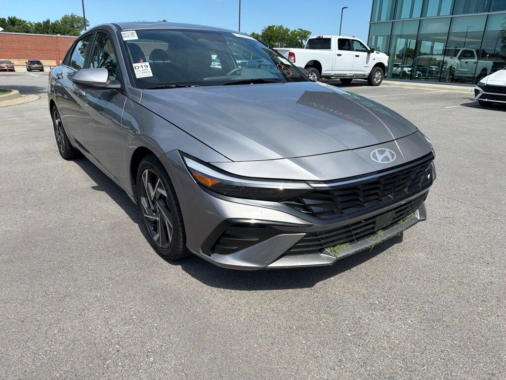 Used 2025 Hyundai Elantra SEL Convenience Sedan