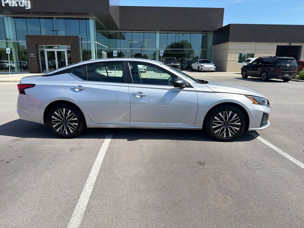 Used 2024 Nissan Altima 2.5 SV Sedan