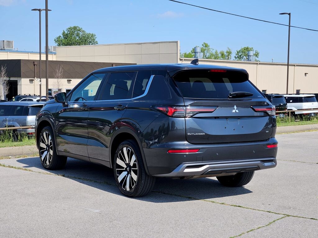 Used 2025 Mitsubishi Outlander SE SUV